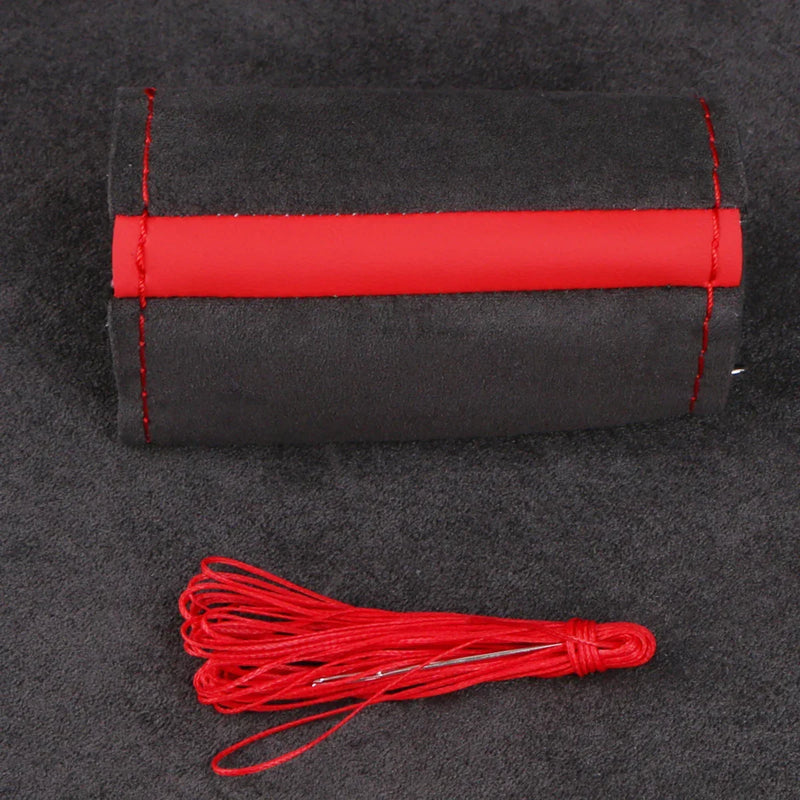 Transforme Seu Volante com Estilo: Capa Universal de Camurça com Costura à Mão para um Toque Luxuoso e Antiderrapante!