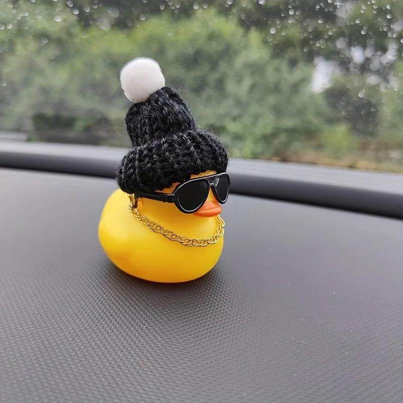 "Decore com Humor e Estilo – O Pingente de Pato com Touca Que Vai Virar o Centro das Atenções"