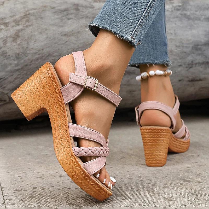 Sandálias Trançadas de Salto Alto – O Toque de Elegância e Conforto que Seu Verão Precisa!