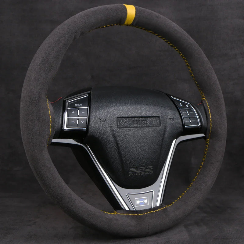Transforme Seu Volante com Estilo: Capa Universal de Camurça com Costura à Mão para um Toque Luxuoso e Antiderrapante!