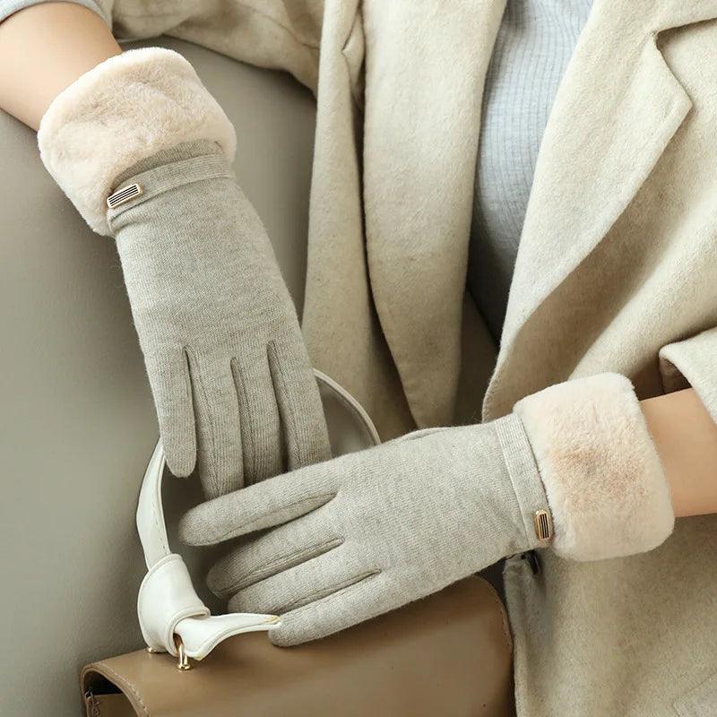 O Inverno Não Tem Chance: Luvas Fashion com Veludo Interno, Tela Touch e Acabamento de Camurça