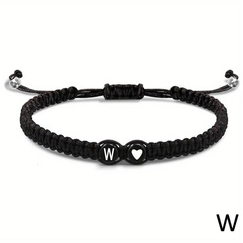 Pulseira Inicial A-Z com Coração – Trançada à Mão, Ajustável e Perfeita para Presentear com Amor