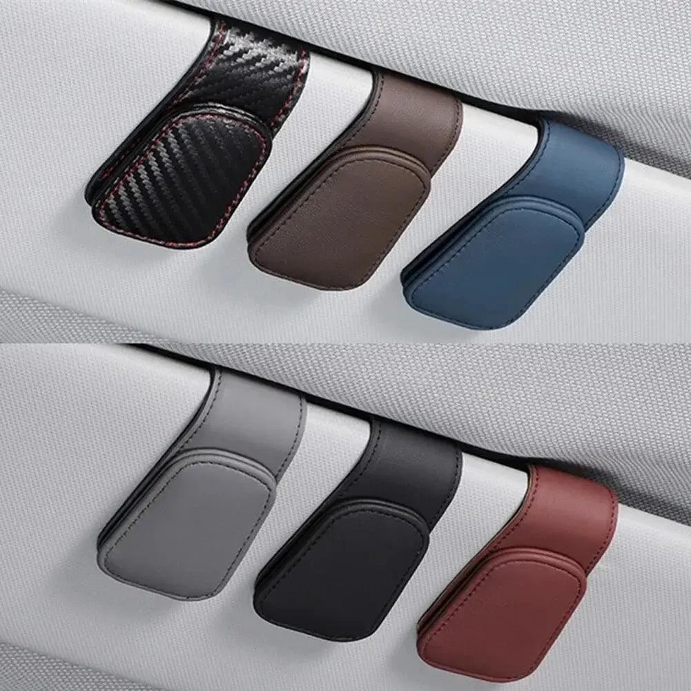 Organização com Estilo: Suporte Magnético de Couro para Óculos no Quebra Sol do Carro – Prático, Elegante e Universal!
