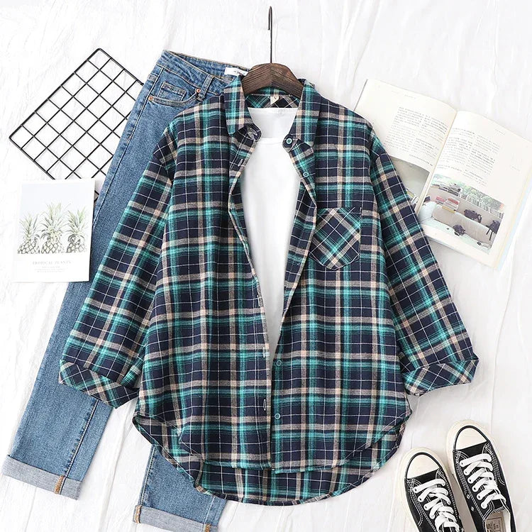 Camisa Xadrez Feminina: Estilo Universitário, Toque Casual e Conforto Atemporal para o Seu Dia a Dia!