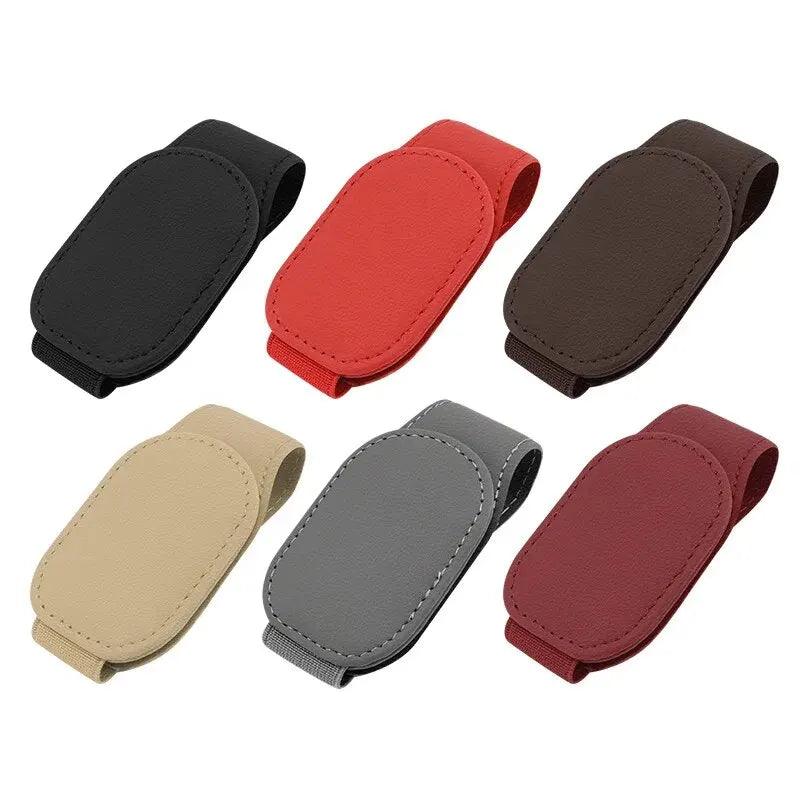 Organização com Estilo: Suporte Magnético de Couro para Óculos no Quebra Sol do Carro – Prático, Elegante e Universal!