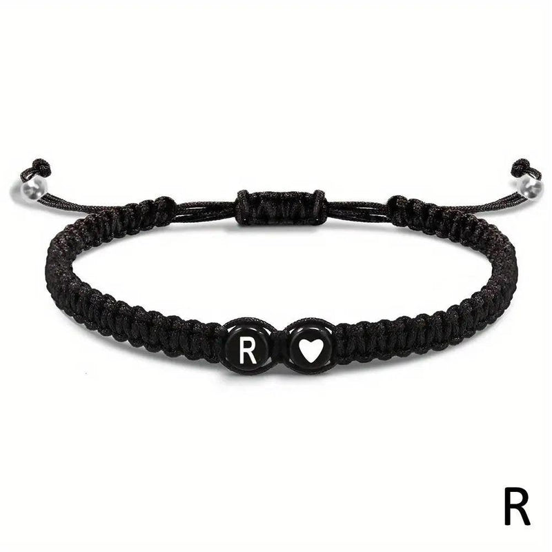 Pulseira Inicial A-Z com Coração – Trançada à Mão, Ajustável e Perfeita para Presentear com Amor