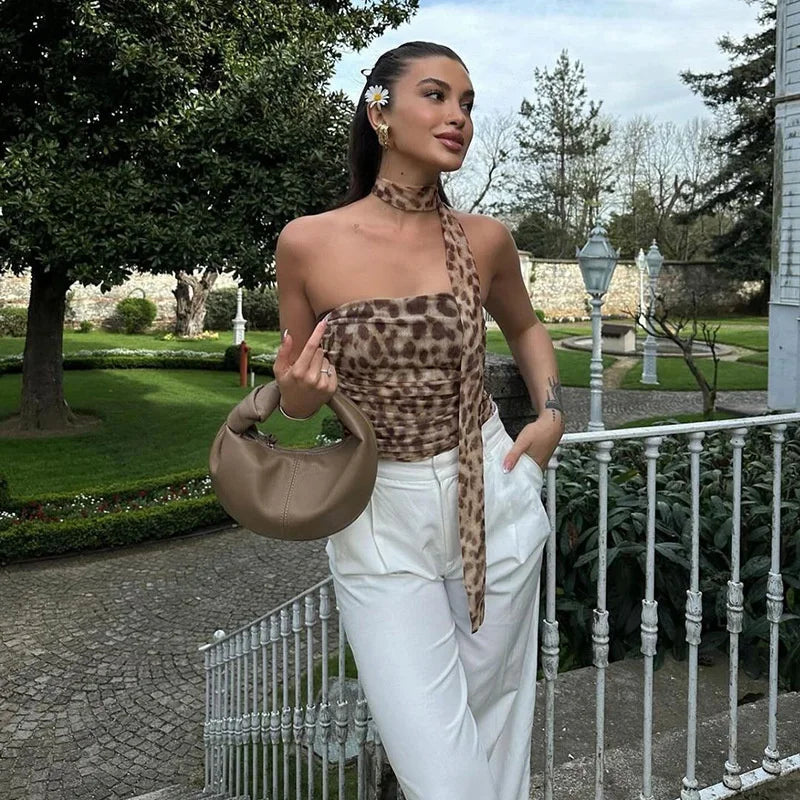 Top Feminino Tomara que Caia de Tule Estampa Leopardo – Sexy, Versátil e Perfeito para o Verão!