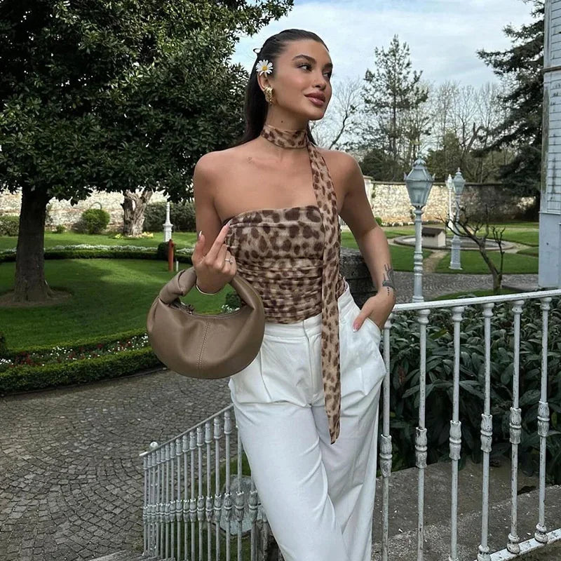 Top Feminino Tomara que Caia de Tule Estampa Leopardo – Sexy, Versátil e Perfeito para o Verão!