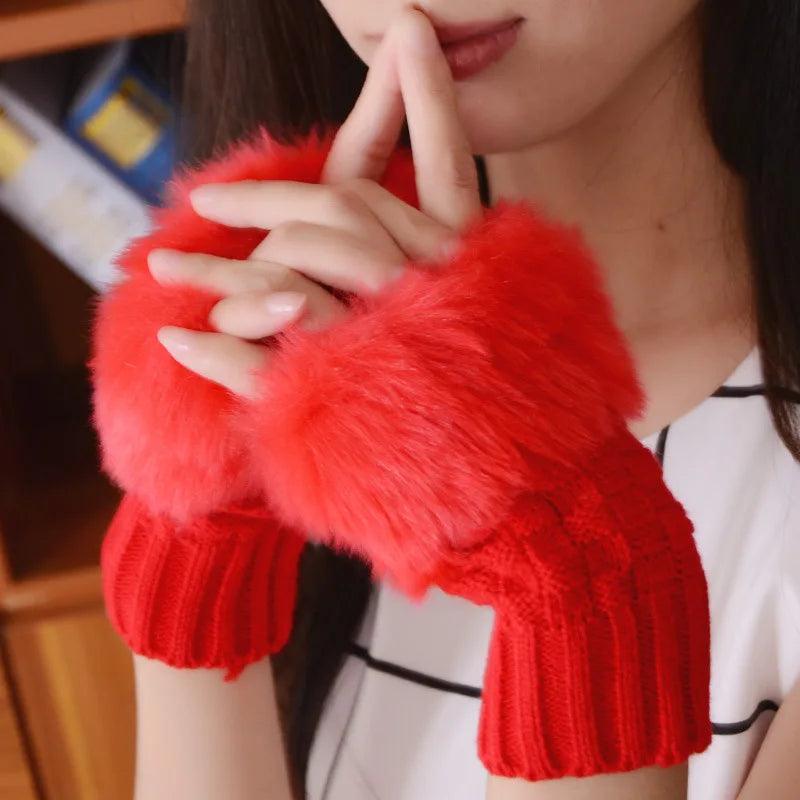 Luvas Femininas Meio Dedo com Pelúcia – Conforto Doce e Quentinho para o Outono/Inverno com Estilo Fofo e Toque Suave