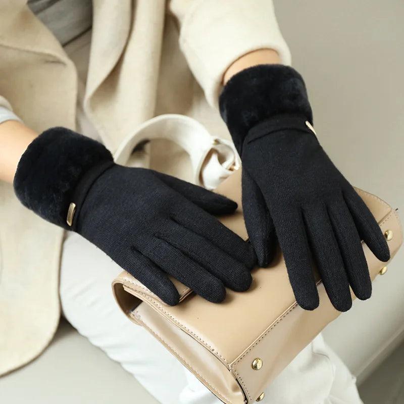 O Inverno Não Tem Chance: Luvas Fashion com Veludo Interno, Tela Touch e Acabamento de Camurça