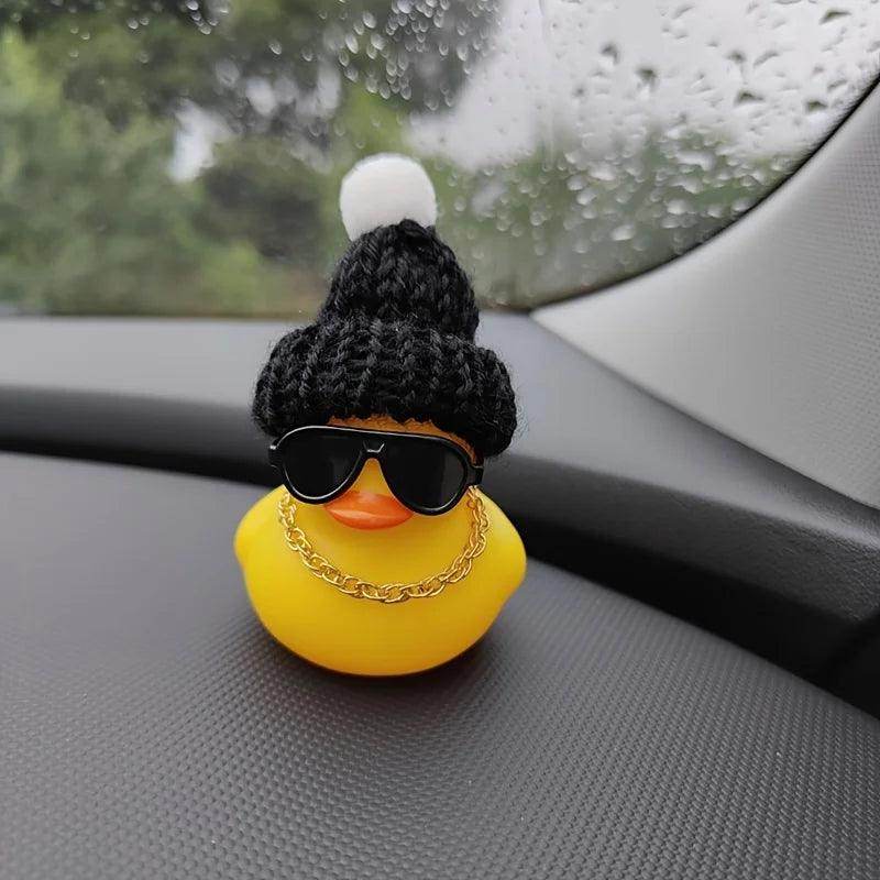 "Decore com Humor e Estilo – O Pingente de Pato com Touca Que Vai Virar o Centro das Atenções"