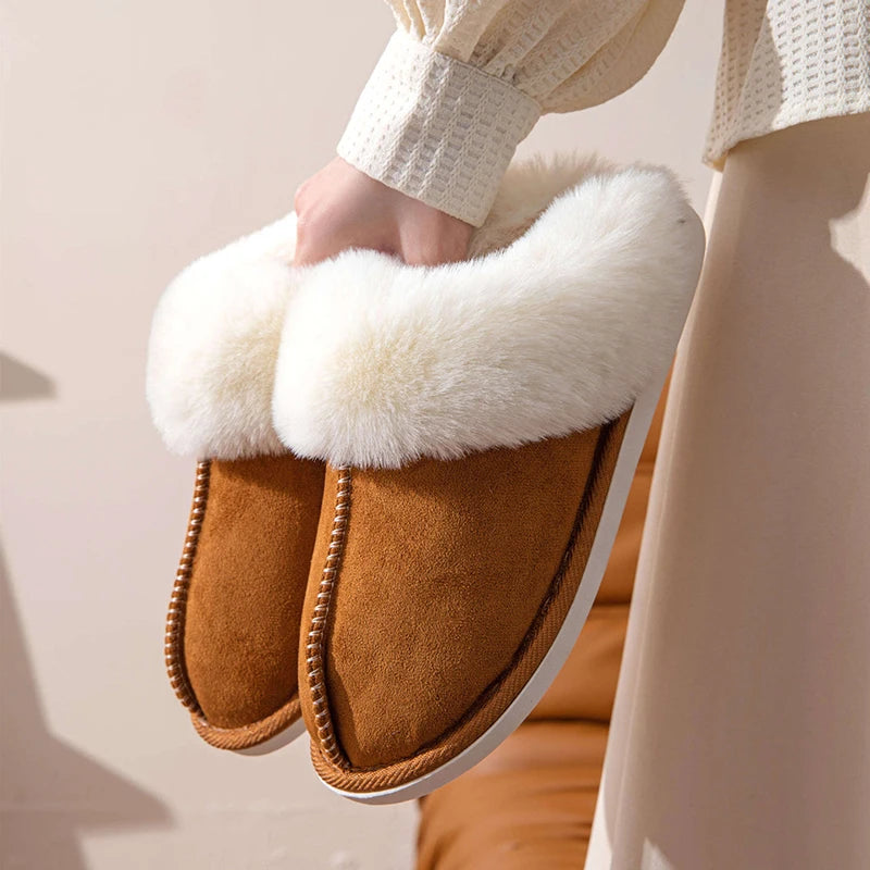 Pantufas de Inverno em Camurça – Maciez, Calor e Estilo para Seus Pés!