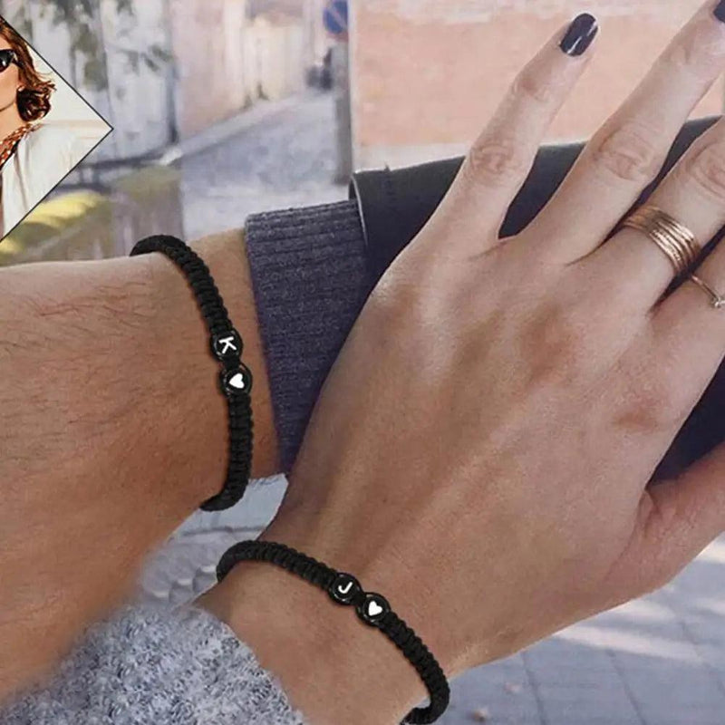 Pulseira Inicial A-Z com Coração – Trançada à Mão, Ajustável e Perfeita para Presentear com Amor