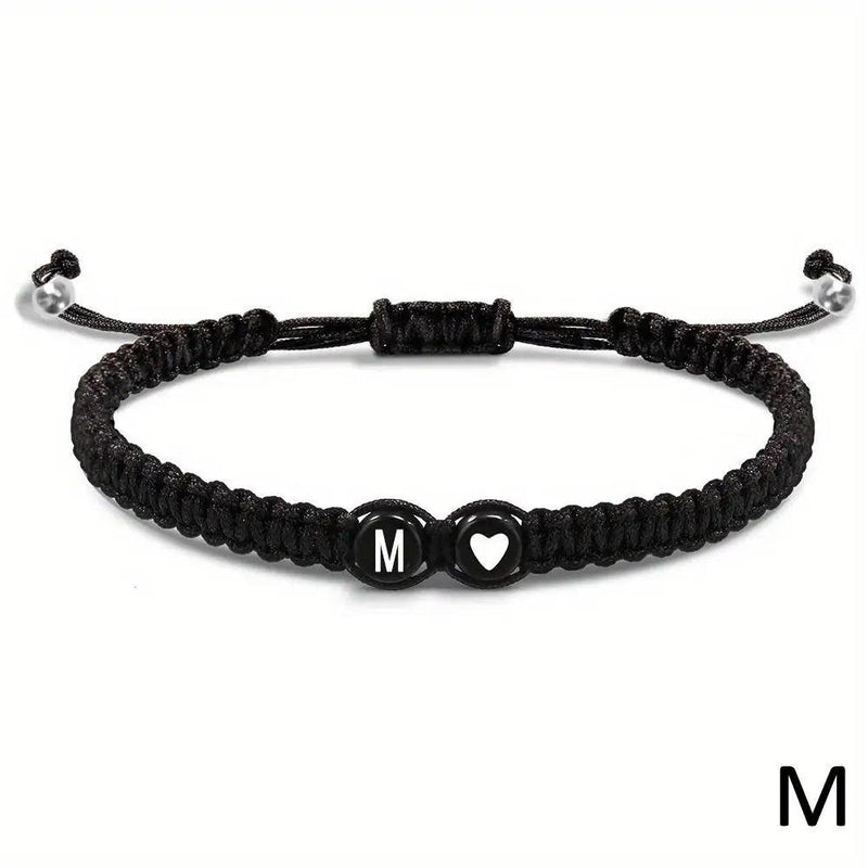 Pulseira Inicial A-Z com Coração – Trançada à Mão, Ajustável e Perfeita para Presentear com Amor