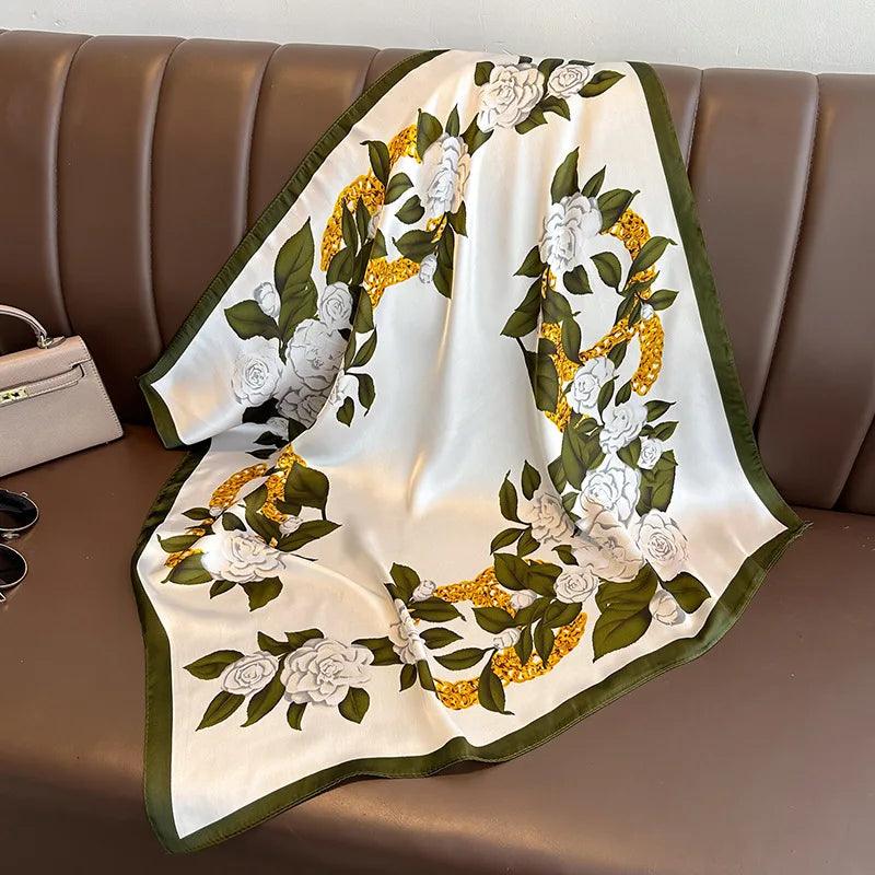 Lenço de Seda Luxuoso com Estampa de Gato – Use no Pescoço, Cabelo ou Cabeça com Estilo Sofisticado!