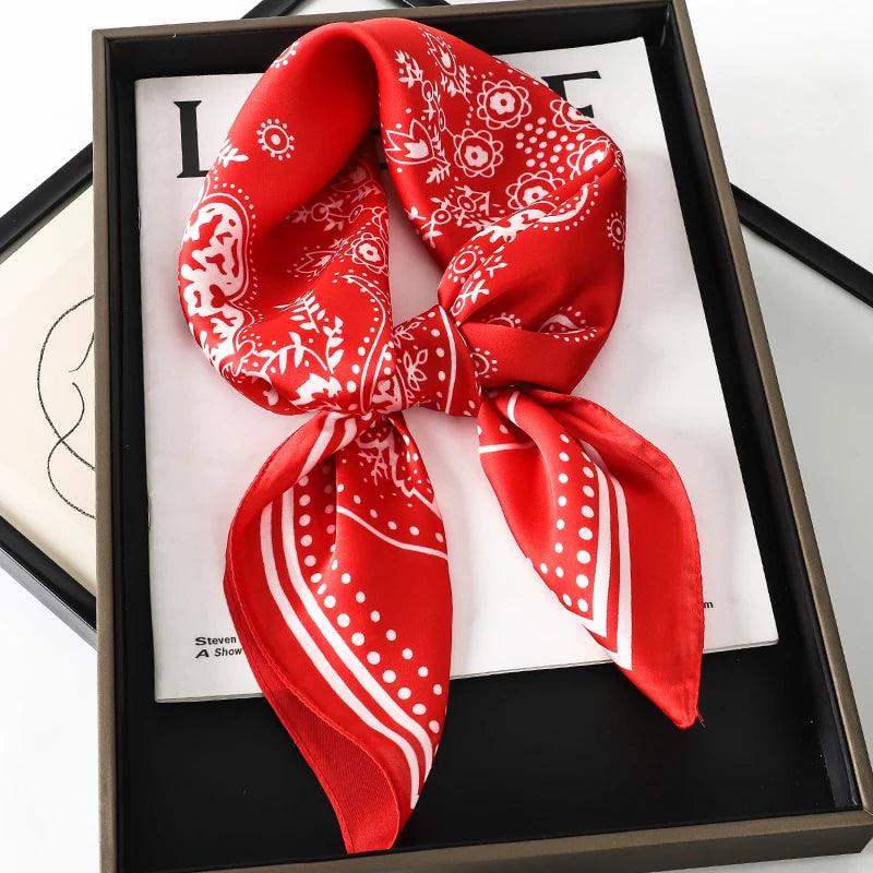 Toque de Luxo em Cada Dobra: Lenço Feminino de Cetim Xadrez para Pescoço, Cabelo ou Look de Trabalho