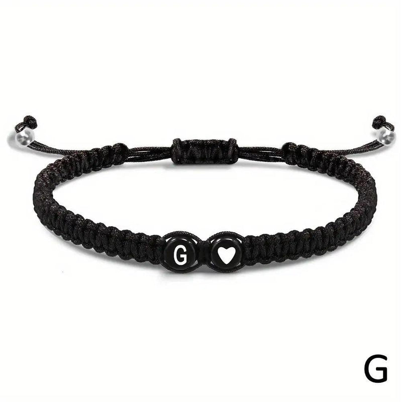 Pulseira Inicial A-Z com Coração – Trançada à Mão, Ajustável e Perfeita para Presentear com Amor