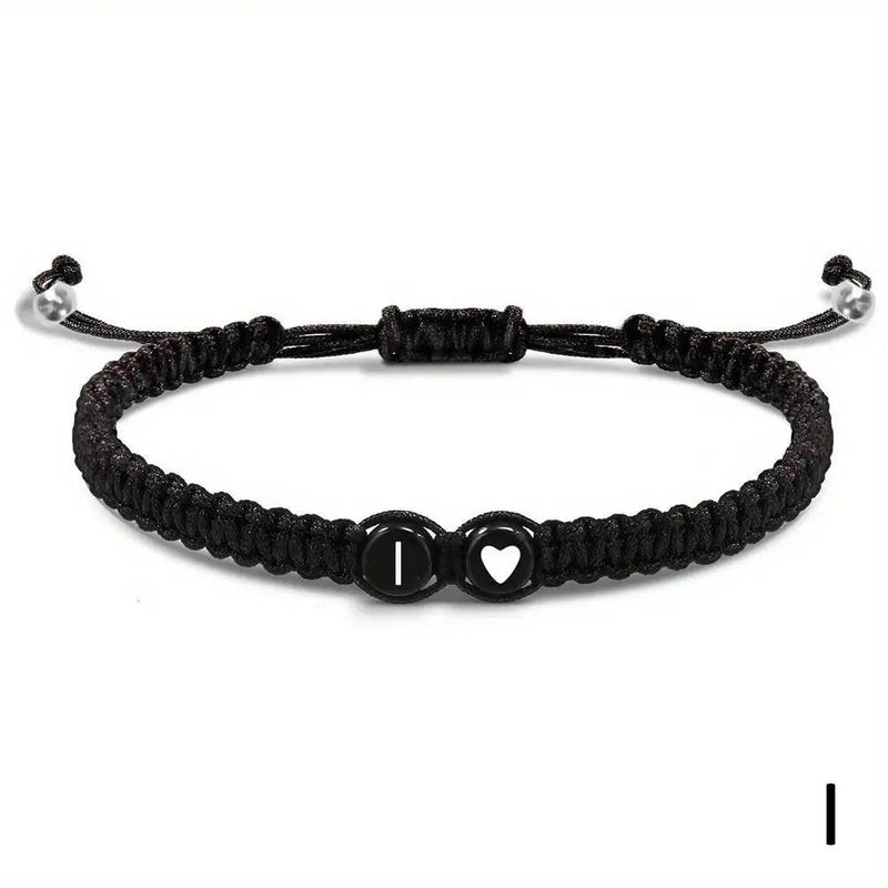 Pulseira Inicial A-Z com Coração – Trançada à Mão, Ajustável e Perfeita para Presentear com Amor