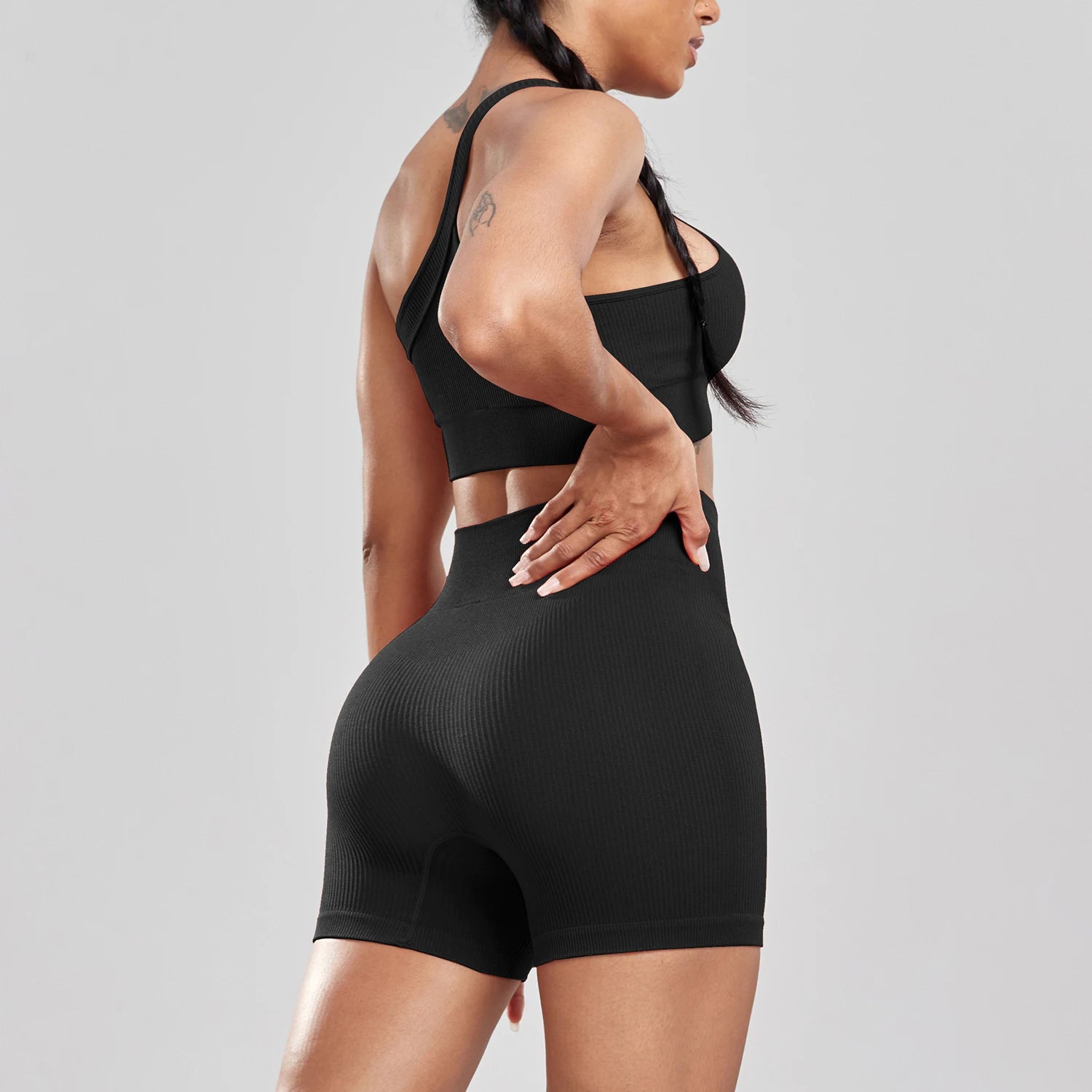 Conjunto Feminino Fitness com Shorts de Cintura Alta – Elasticidade, Estilo e Conforto para Treinos e Vida Casual!