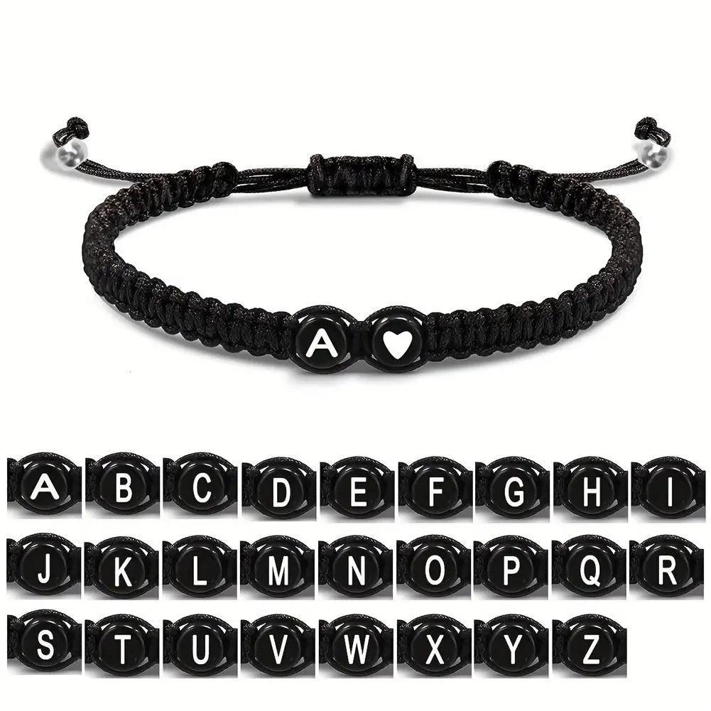 Pulseira Inicial A-Z com Coração – Trançada à Mão, Ajustável e Perfeita para Presentear com Amor