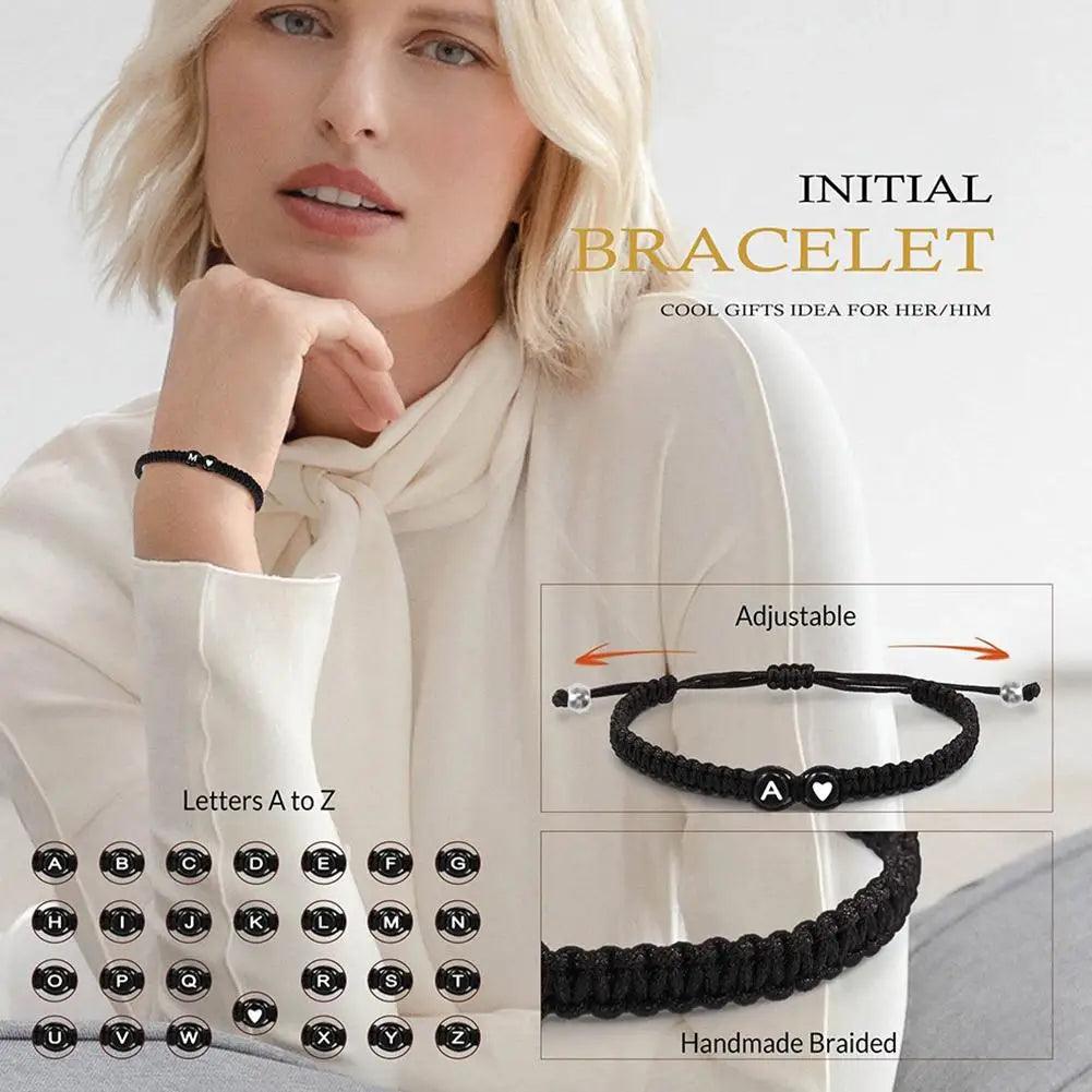 Pulseira Inicial A-Z com Coração – Trançada à Mão, Ajustável e Perfeita para Presentear com Amor