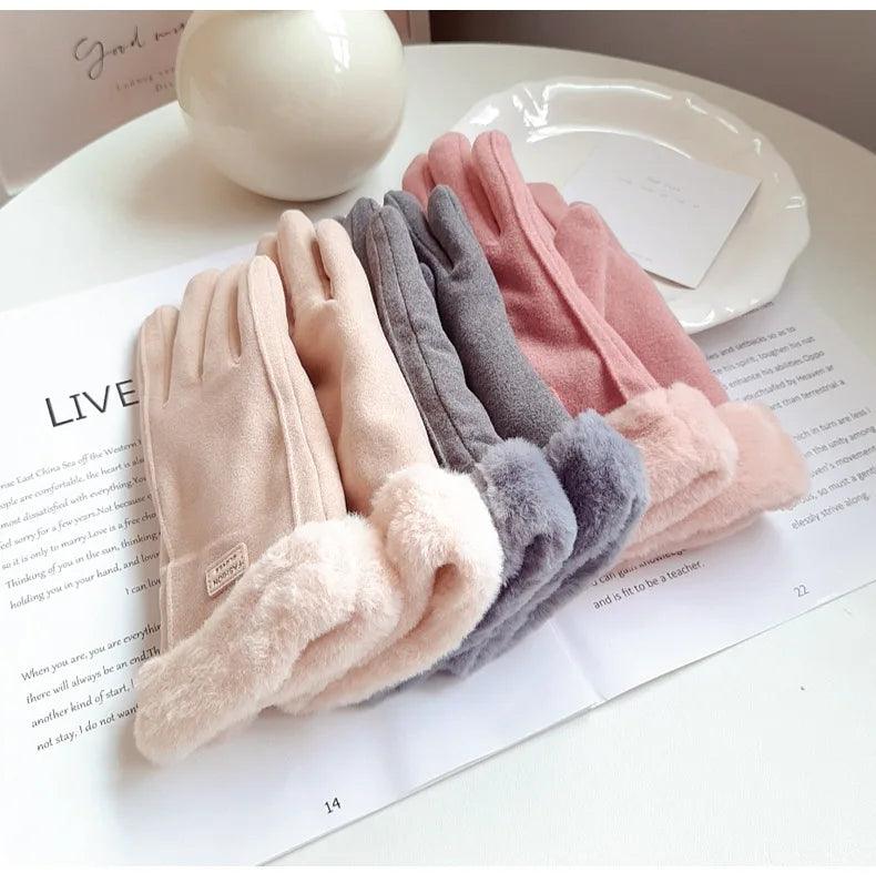 Luvas de Camurça com Pelúcia – Charme e Conforto para os Dias mais Frios