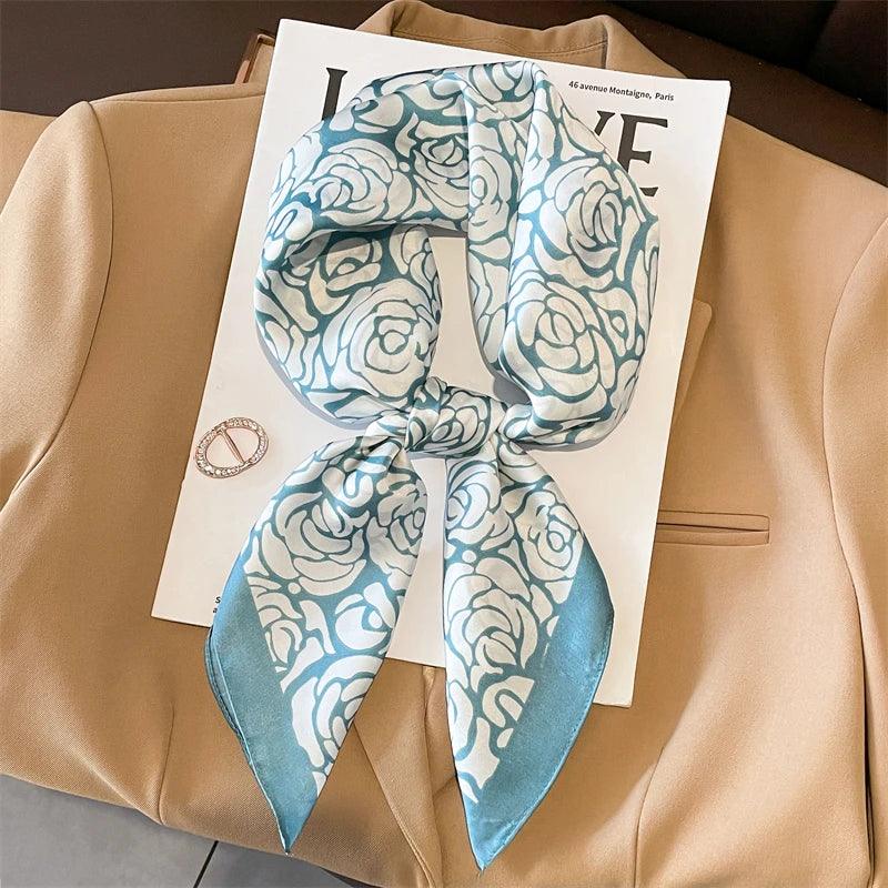 Toque de Luxo em Cada Dobra: Lenço Feminino de Cetim Xadrez para Pescoço, Cabelo ou Look de Trabalho