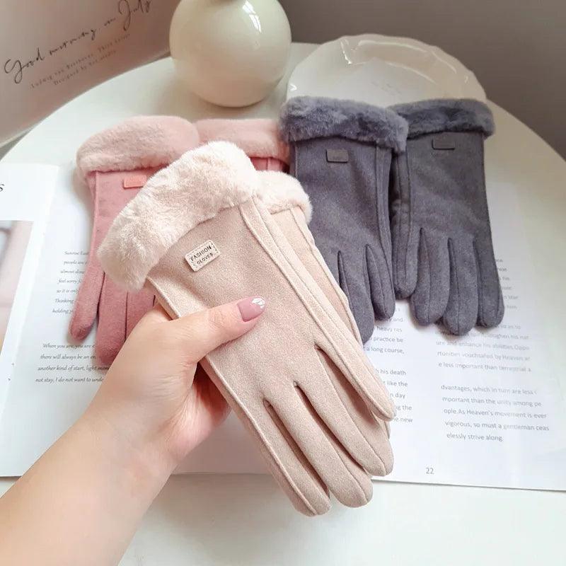 Luvas de Camurça com Pelúcia – Charme e Conforto para os Dias mais Frios