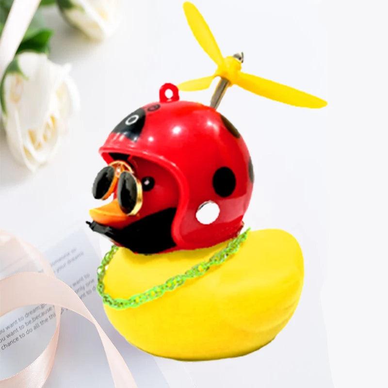 O Pato Mais Radical da Estrada – Pingente Divertido com Capacete para Carros, Bicicletas e Motos!
