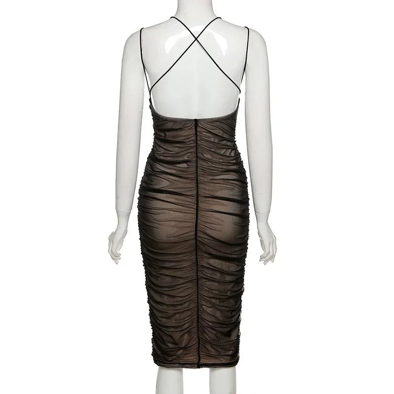 O vestido que une elegância e ousadia – descubra o charme do plissado sexy para festas, praia e noites inesquecíveis!