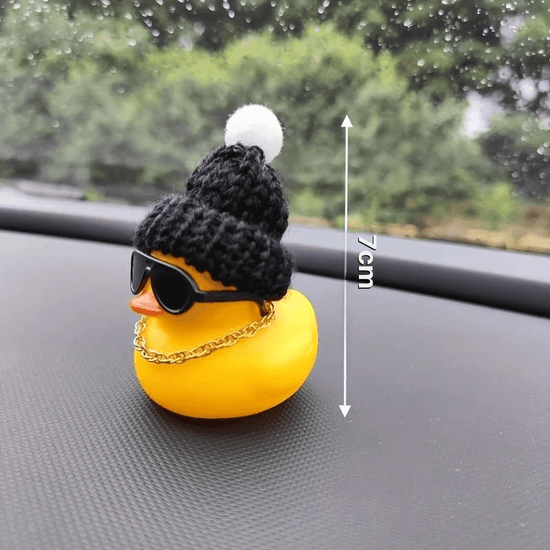 "Decore com Humor e Estilo – O Pingente de Pato com Touca Que Vai Virar o Centro das Atenções"